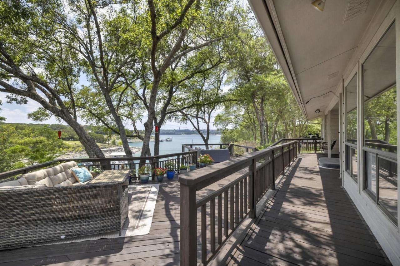 Lakefront On Travis Holiday home *