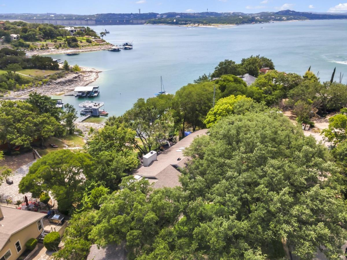Lakefront On Travis Holiday home *