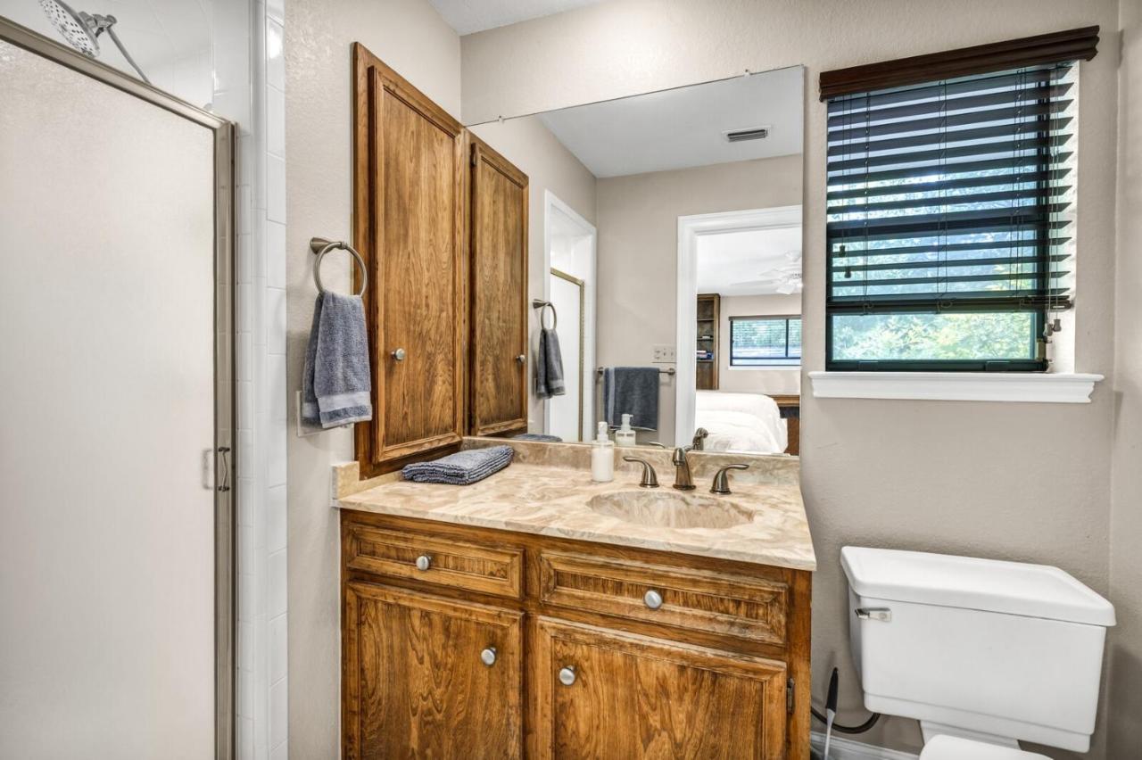 Lakefront On Travis Holiday home Austin