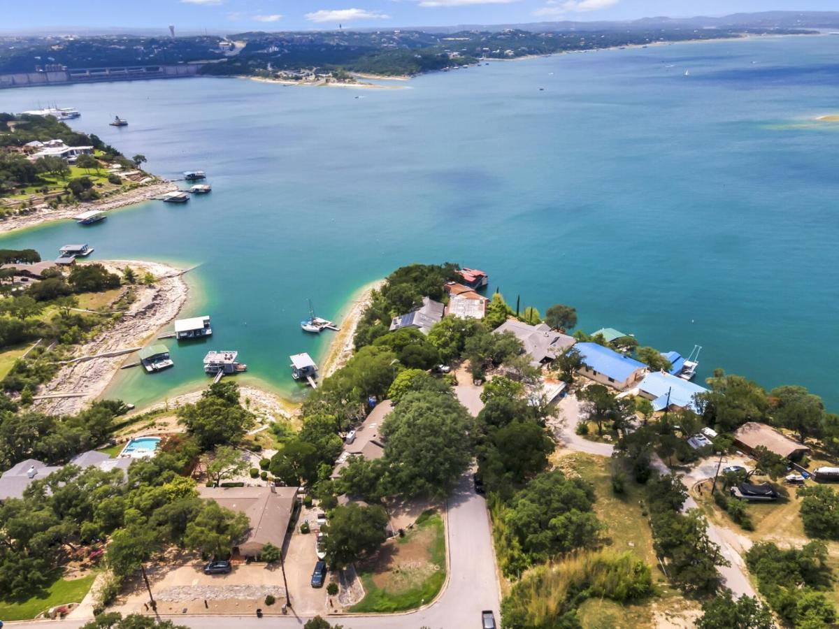 Lakefront On Travis