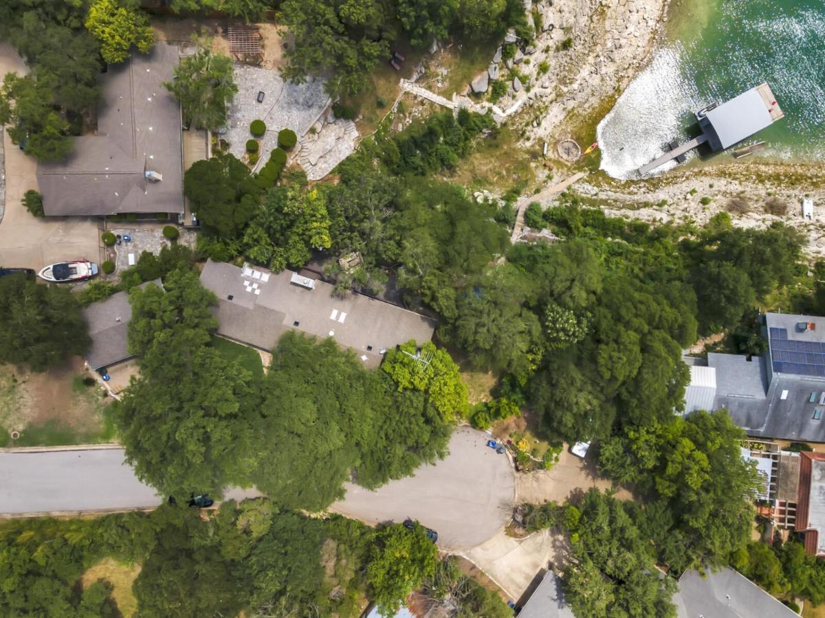 Lakefront On Travis
