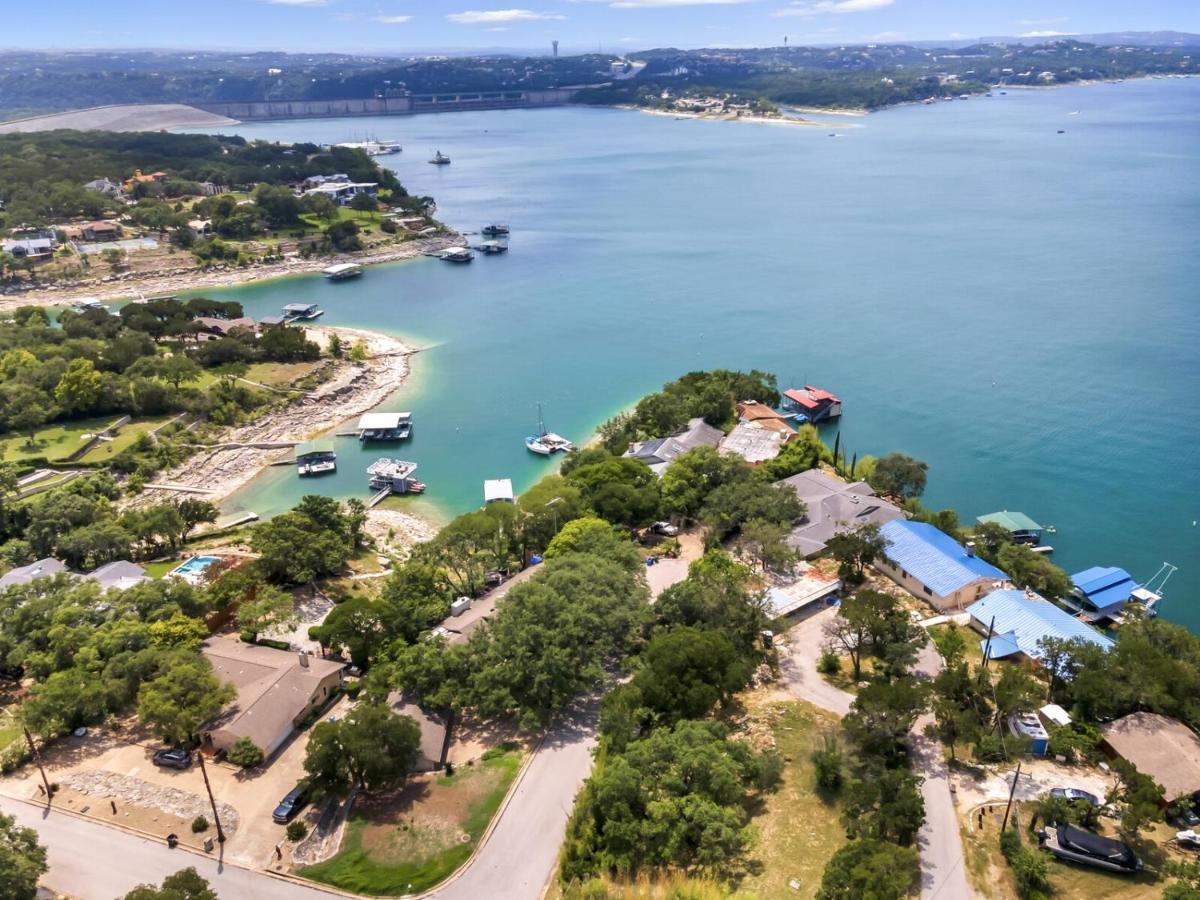 Lakefront On Travis Holiday home Austin