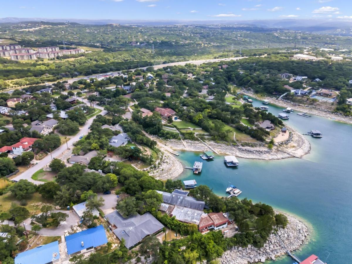 Lakefront On Travis