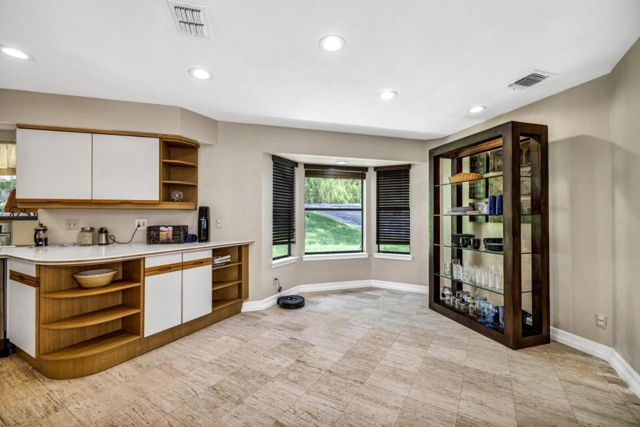 Lakefront On Travis Holiday home Austin