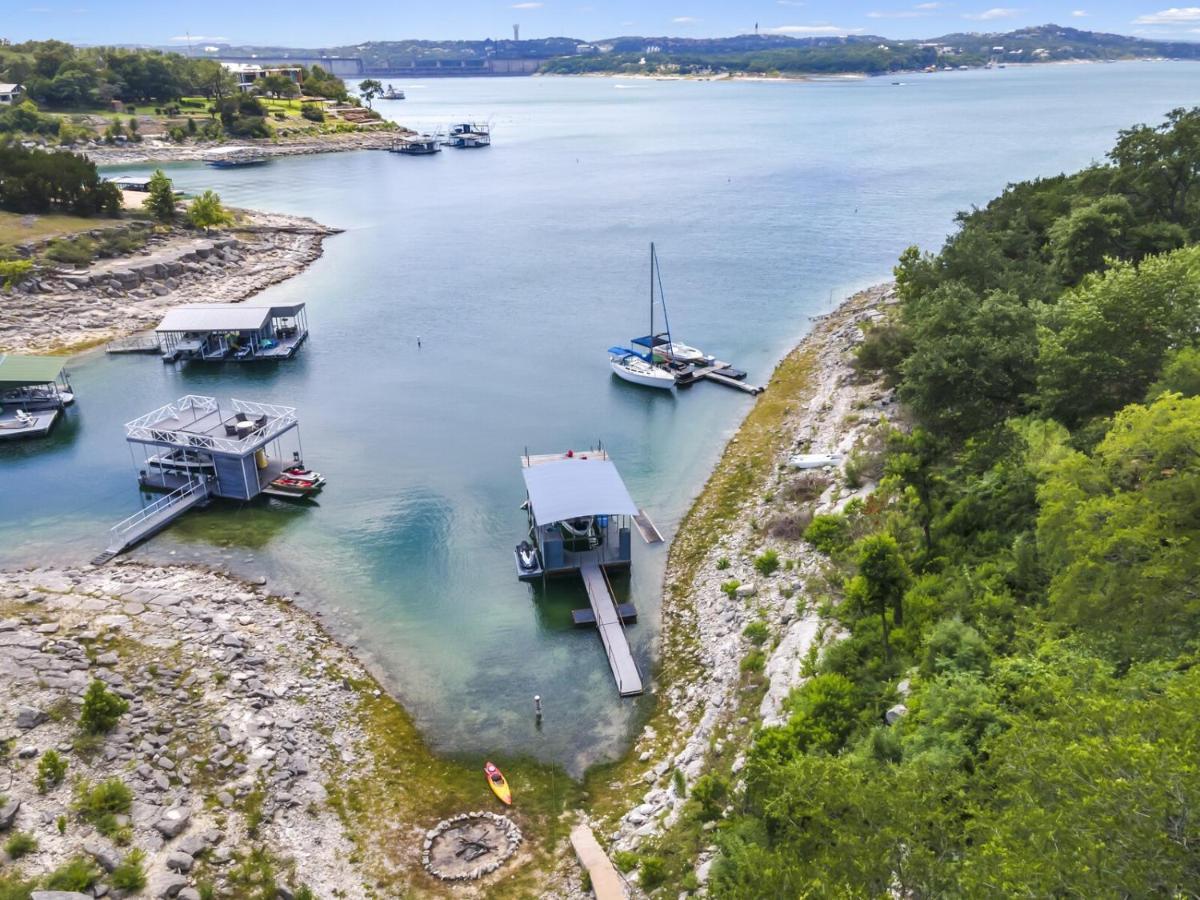 Lakefront On Travis Holiday home *