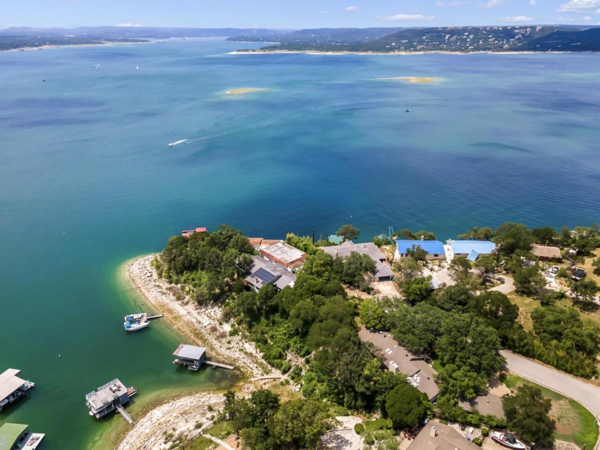 Lakefront On Travis Holiday home *