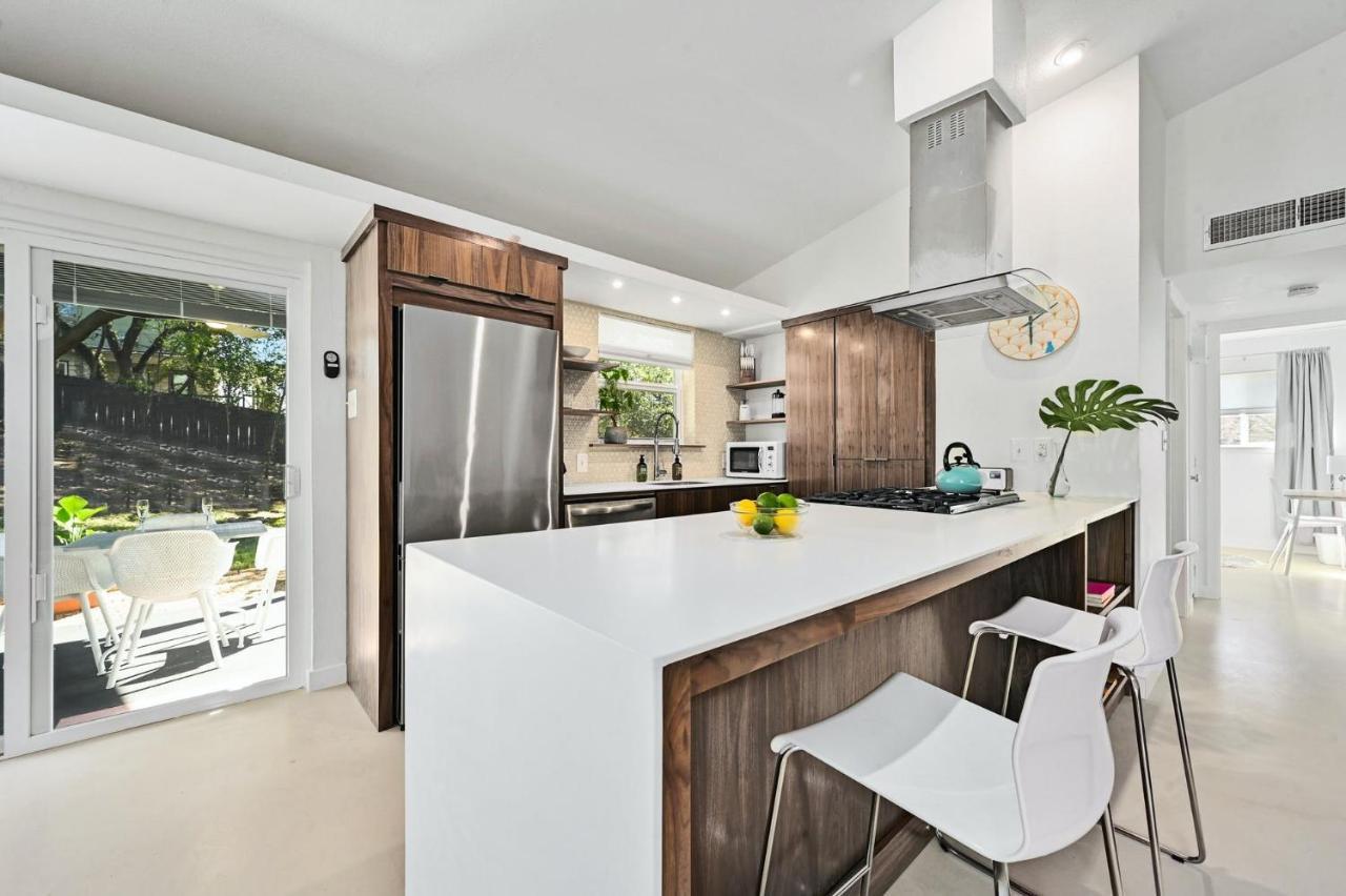 The Guava Door - Cheerful Mid-century - Big Yard, Free Parking Holiday home