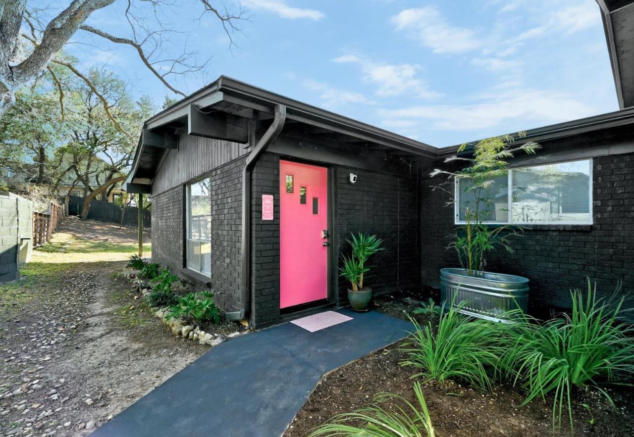 The Guava Door - Cheerful Mid-century - Big Yard, Free Parking Holiday home Austin