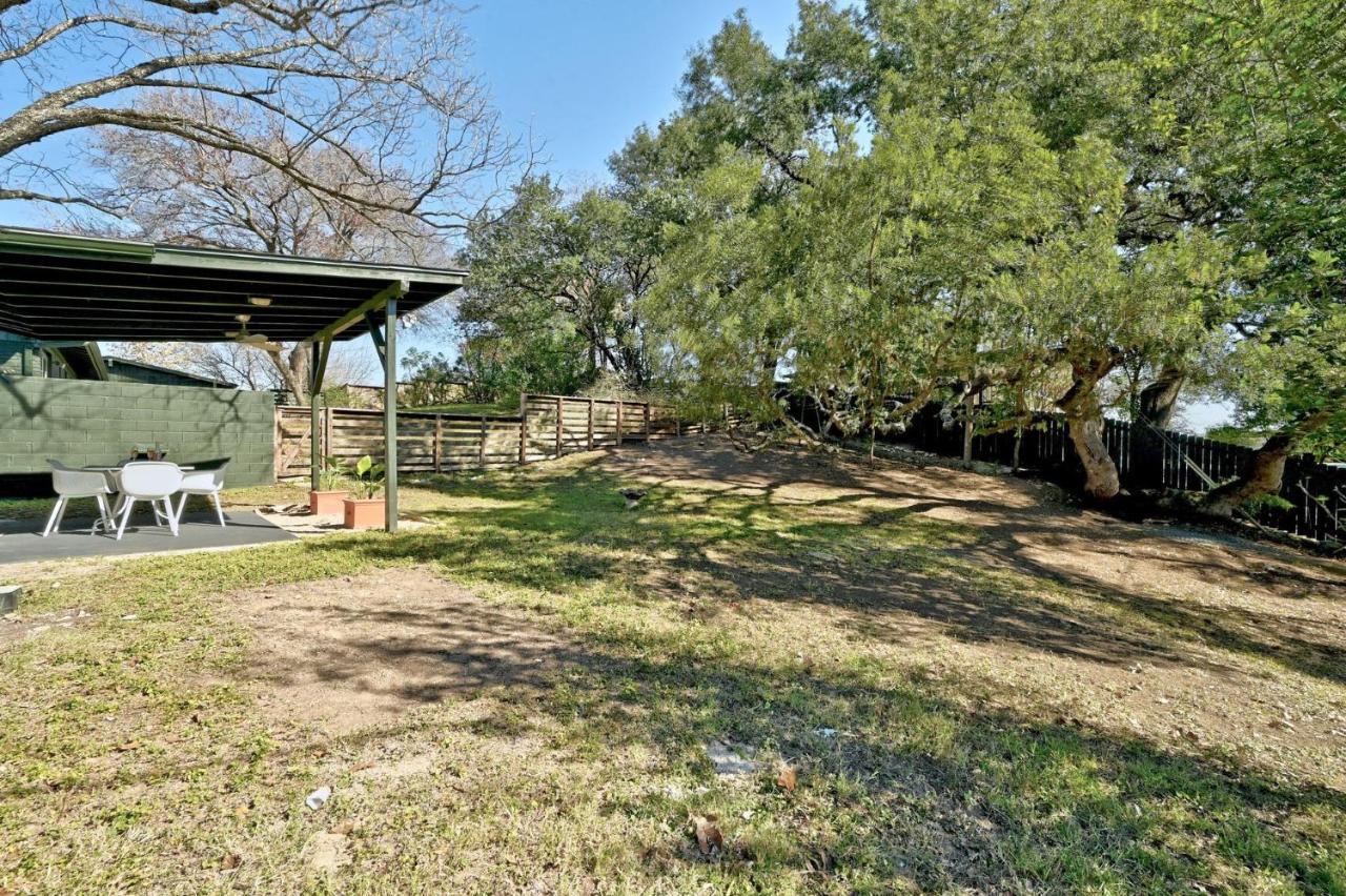 The Guava Door - Cheerful Mid-century - Big Yard, Free Parking Holiday home *