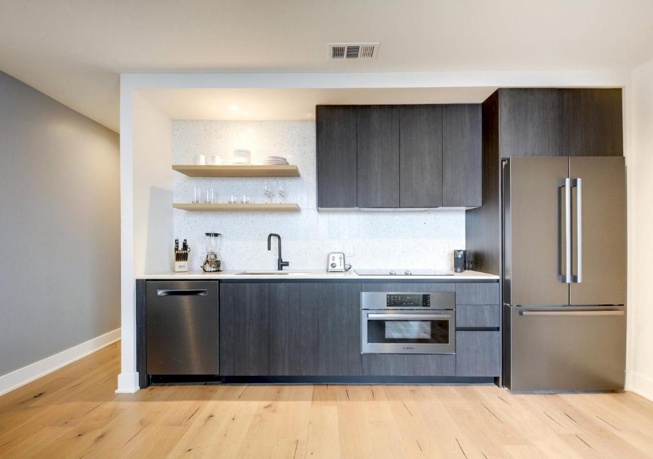 Apartment Brand New - Spacious Luxury Condo, Steps From Lake & Rainey For 4 *