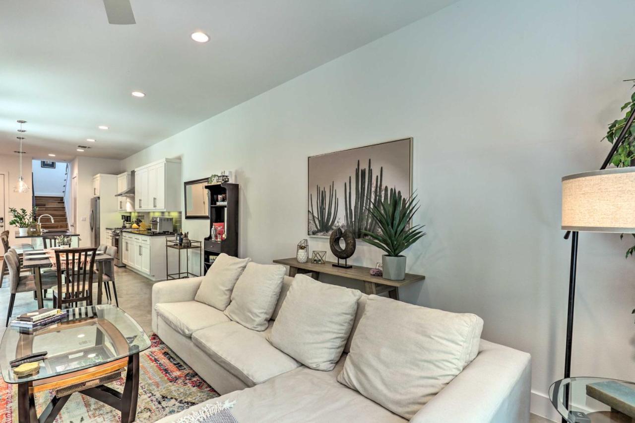 Sunny Abode Proximity To Parks And Dtwn Holiday home