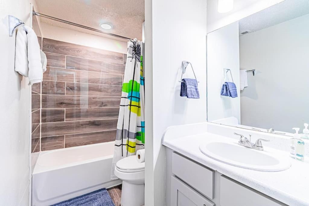 Vivant - Sola Chic King Bed Suites, Close To Downtown