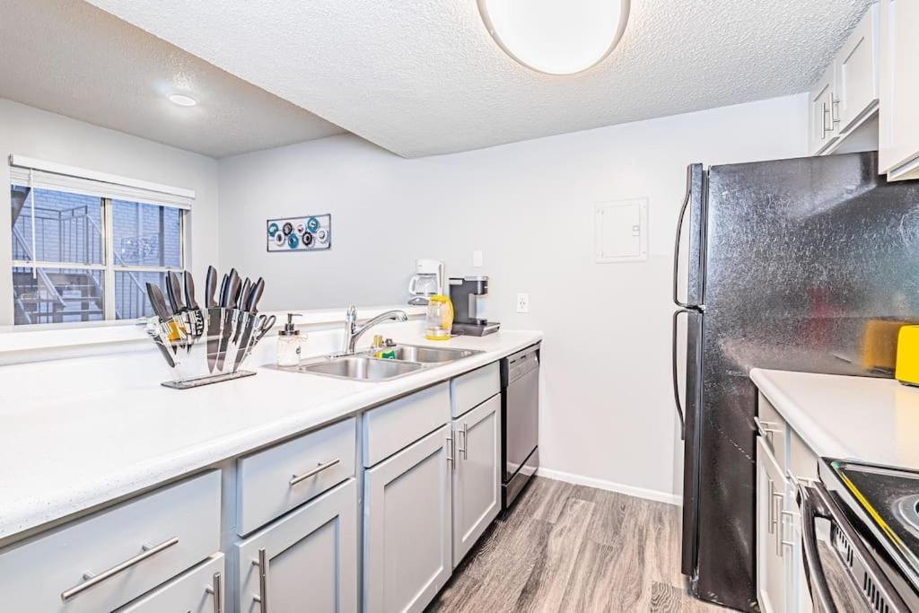 Vivant - Sola Chic King Bed Suites, Close To Downtown Apartment Austin