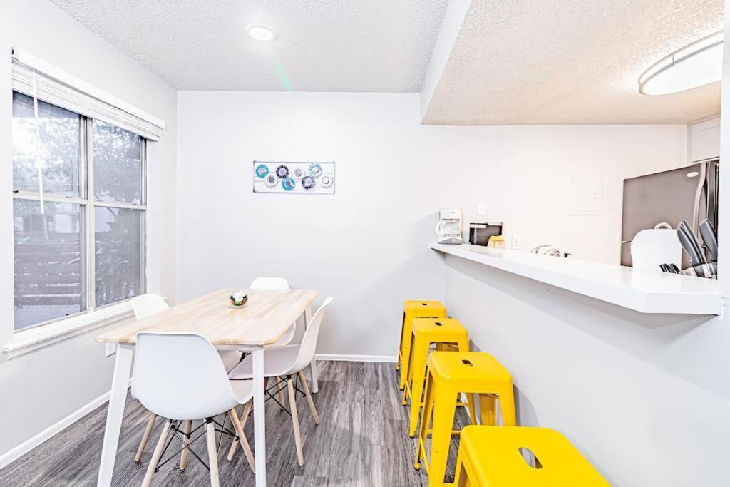 Apartment Vivant - Sola Chic King Bed Suites, Close To Downtown