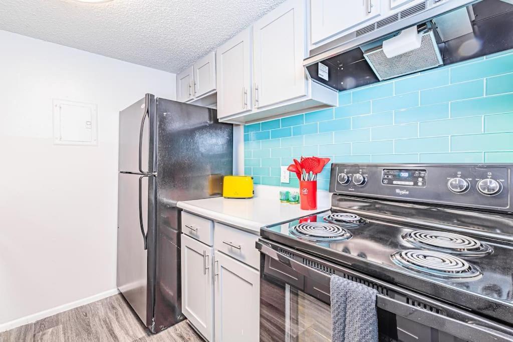Vivant - Sola Chic King Bed Suites, Close To Downtown *