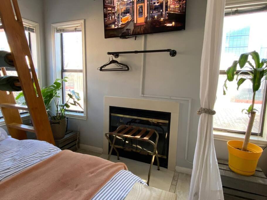 Apartment Luxury Greenhouse Studio Austin