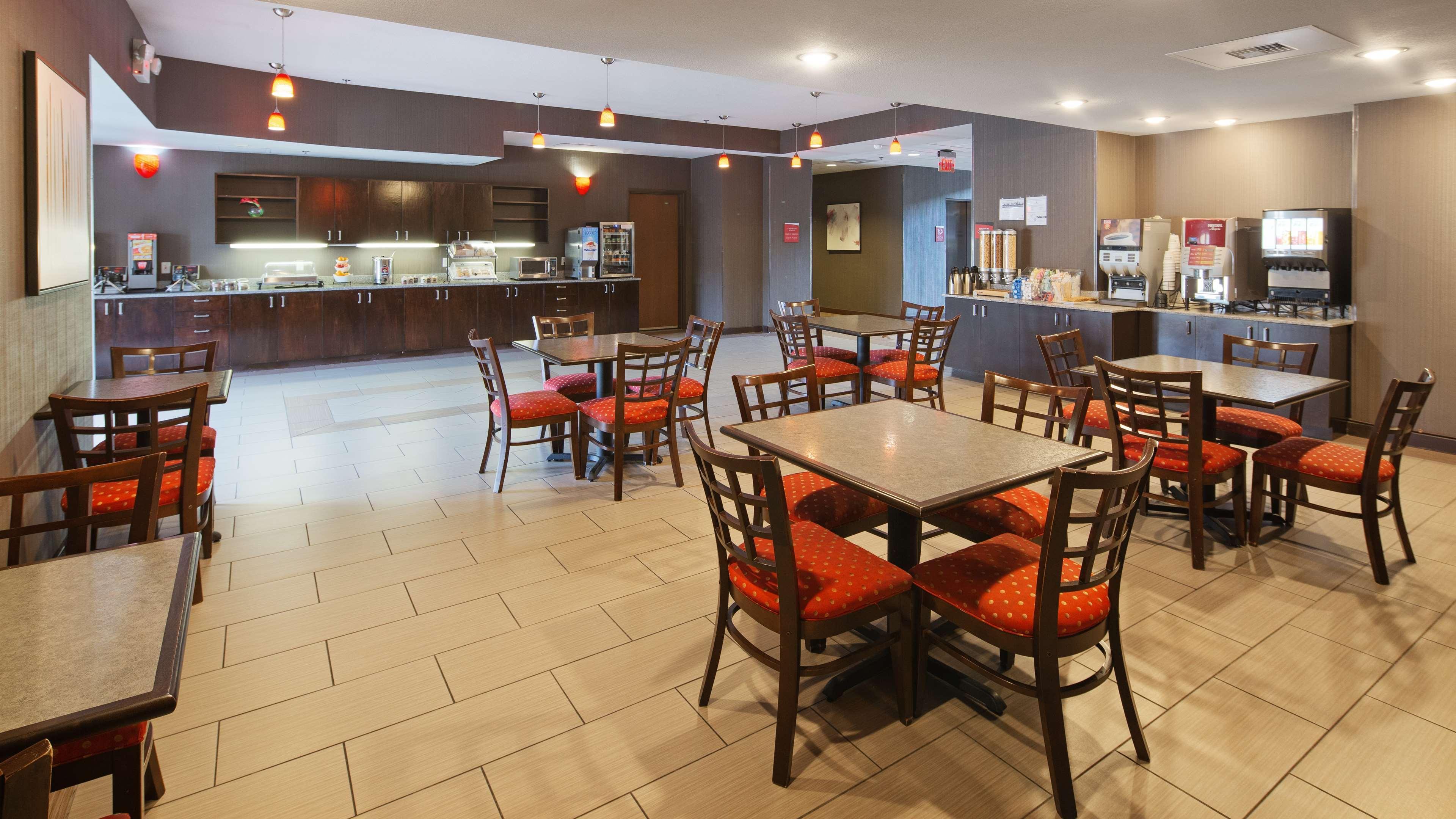 Hotel Western Airport &
