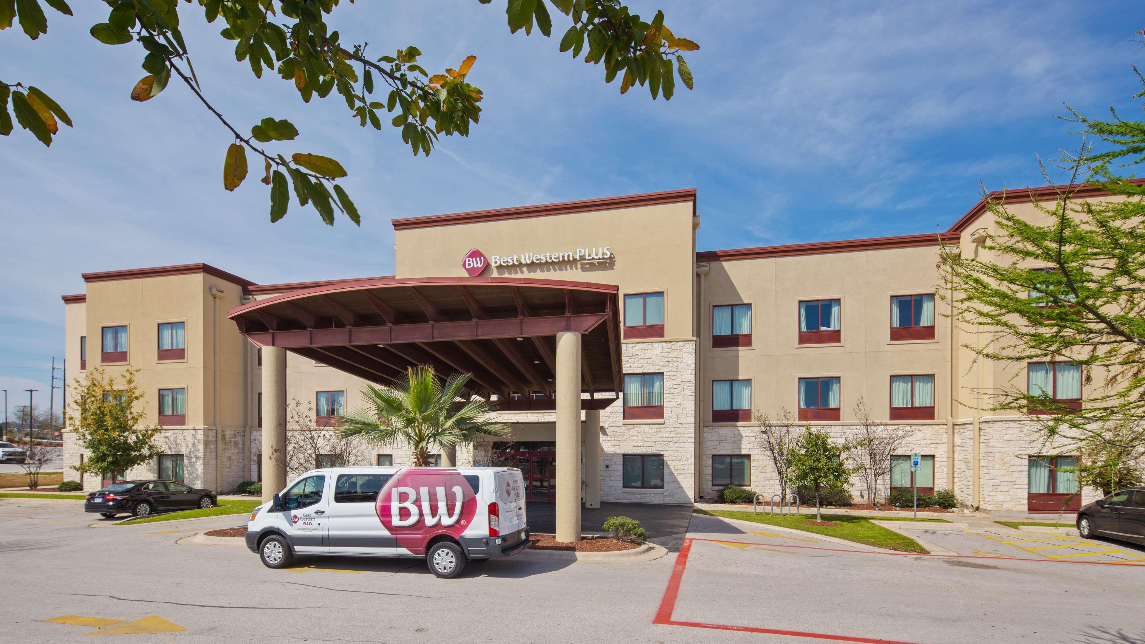 Hotel Western Airport & 3*