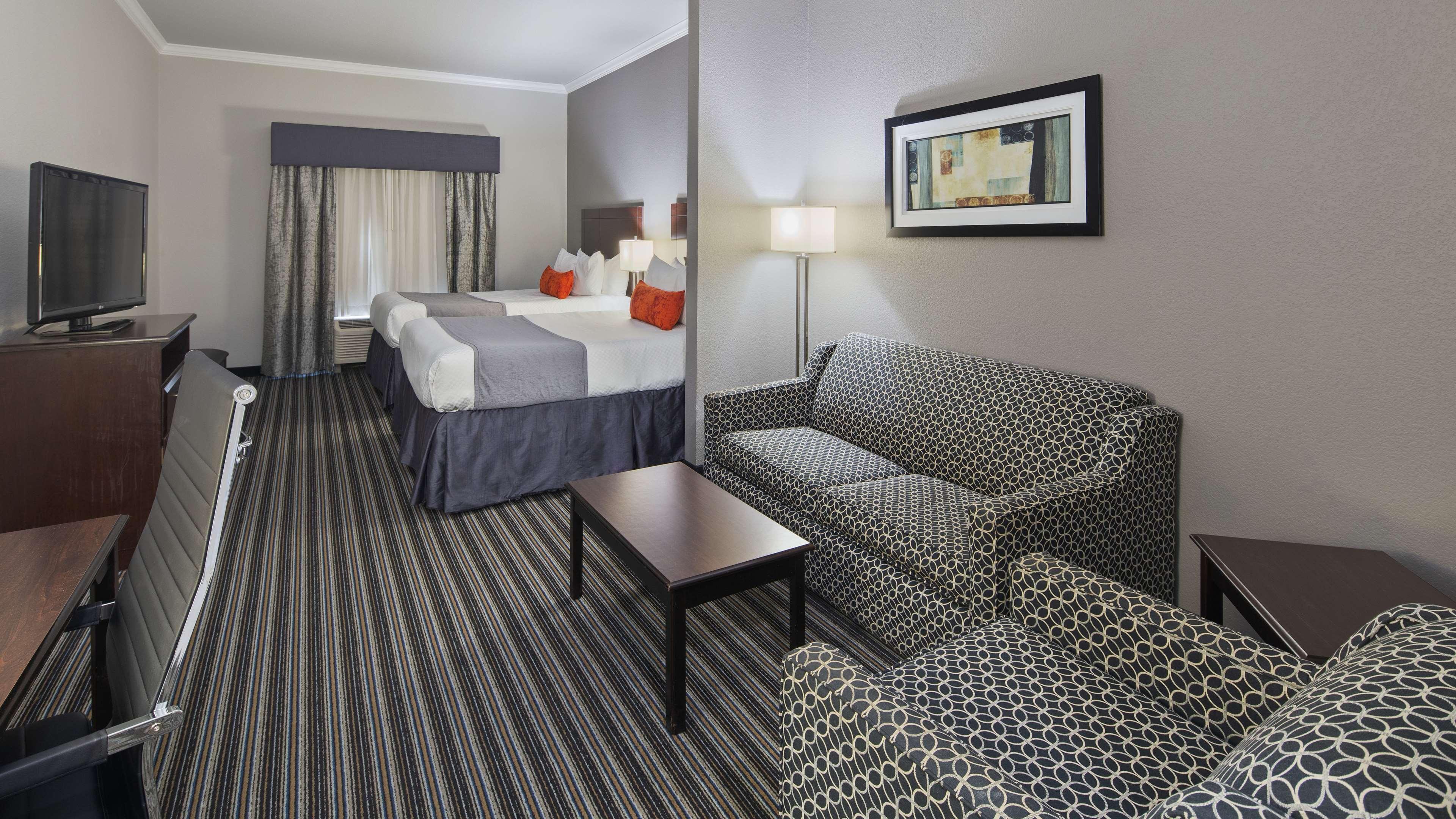 Hotel Western Airport & 3*
