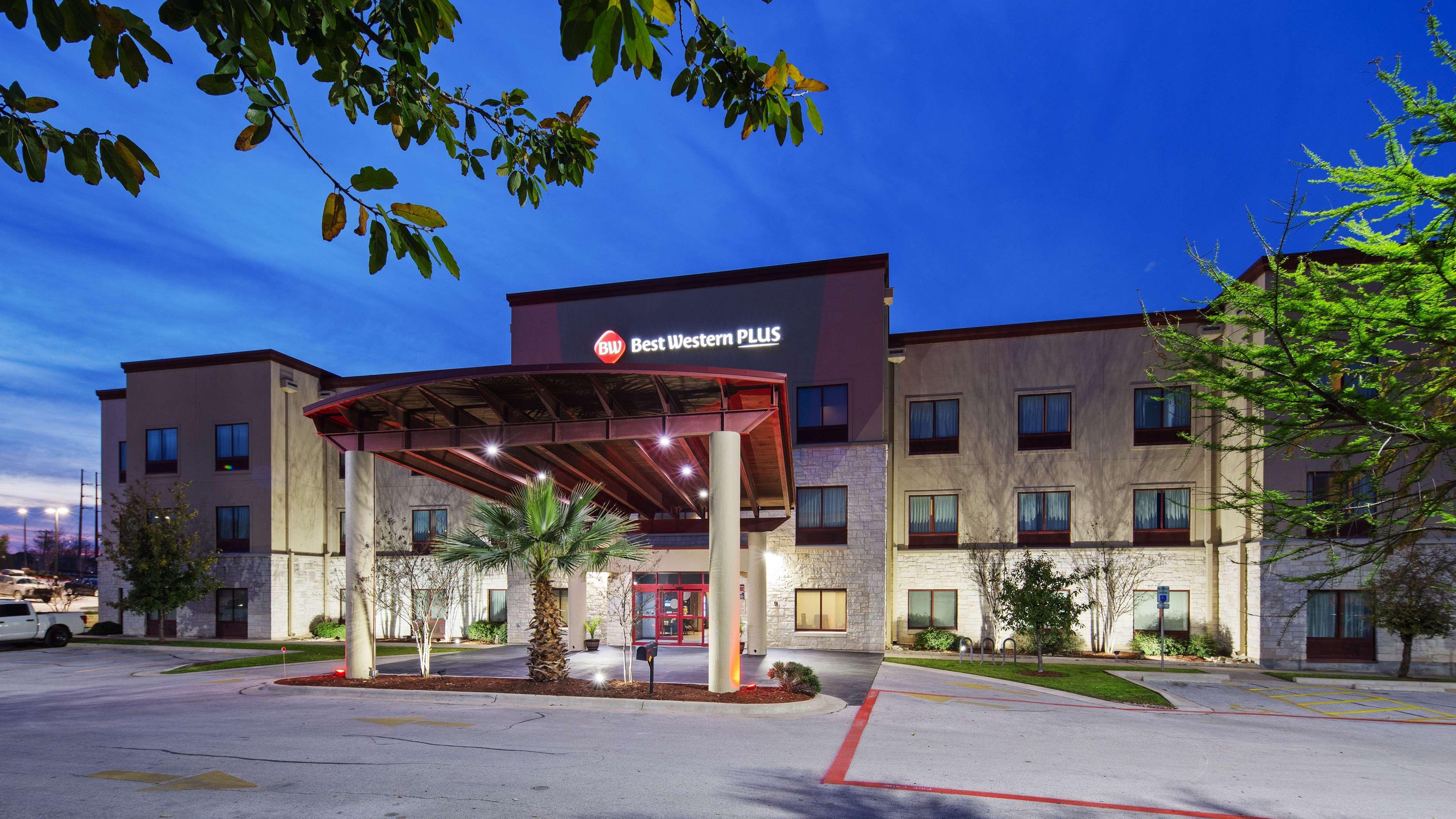 Western Airport & 3*