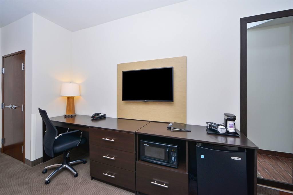 Sleep & North - I-35 Hotel