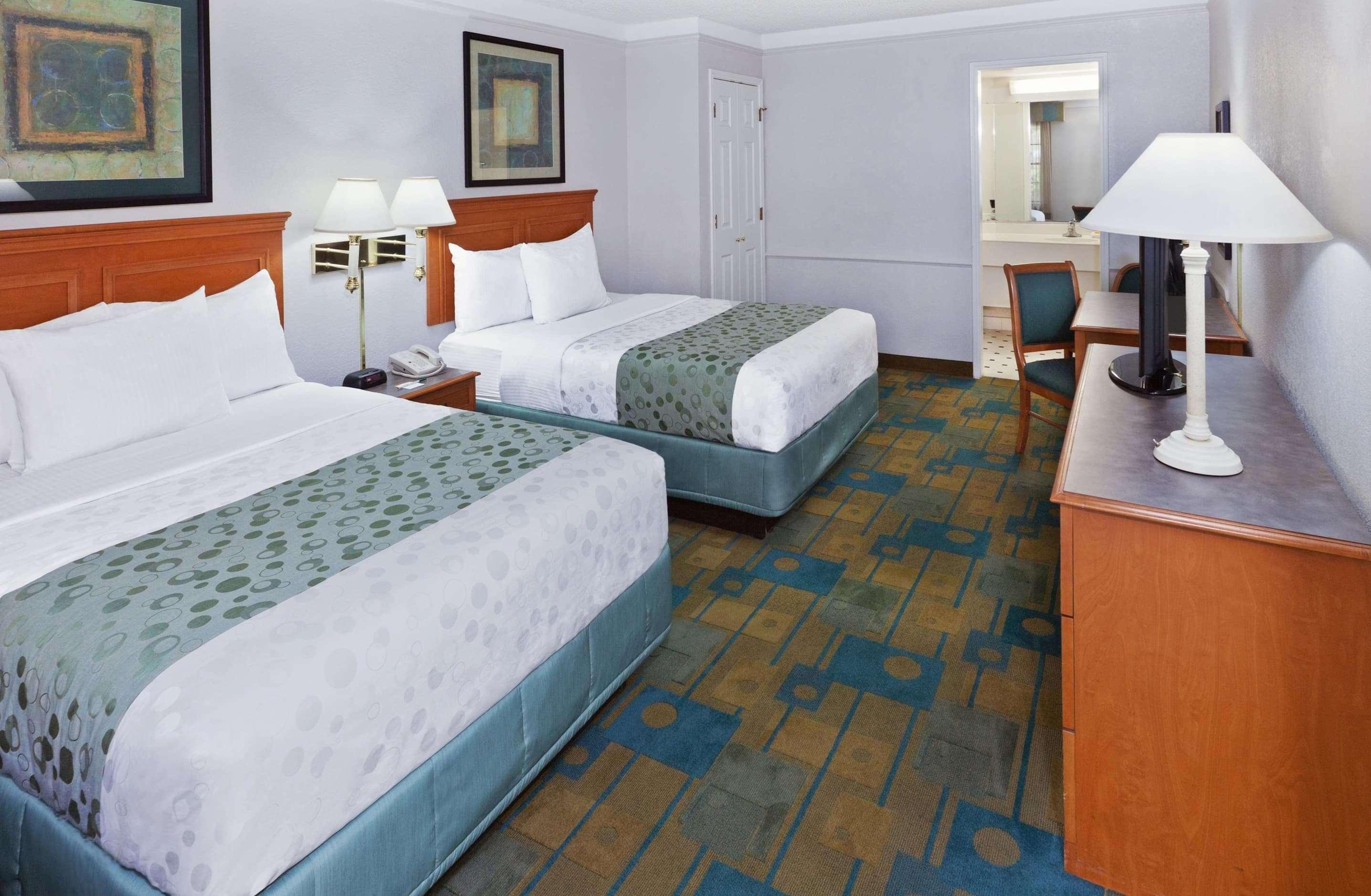 La Quinta By Wyndham Oltorf Hotel 3*