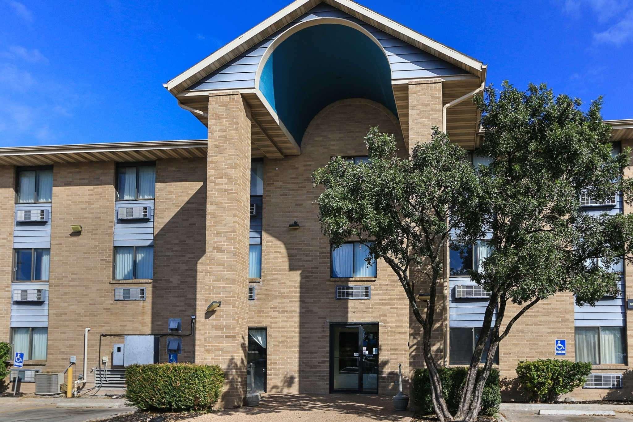Hotel La Quinta By Wyndham Oltorf 3*