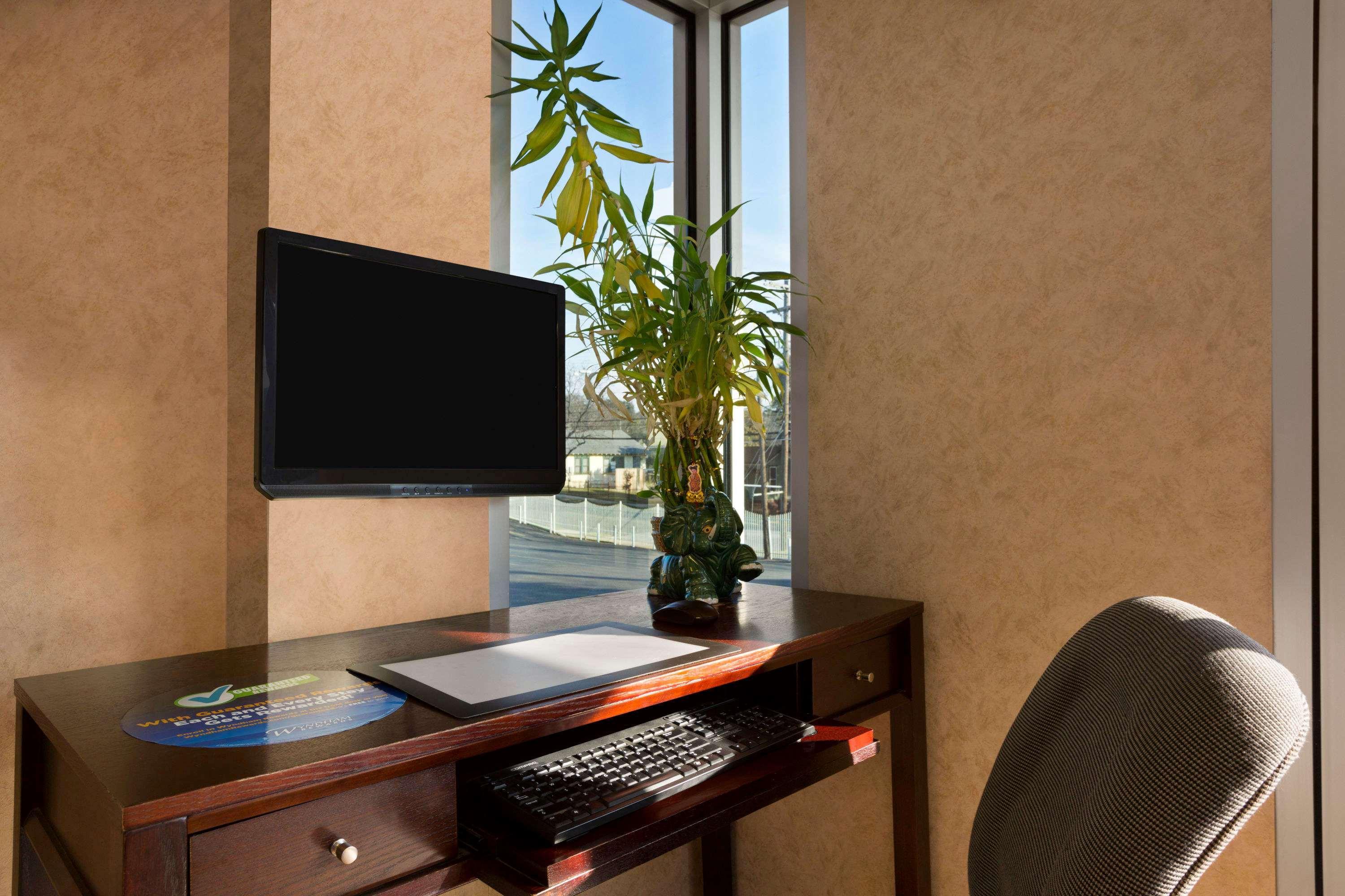 Motel Super 8 By Wyndham Downtown/capitol Area 2*
