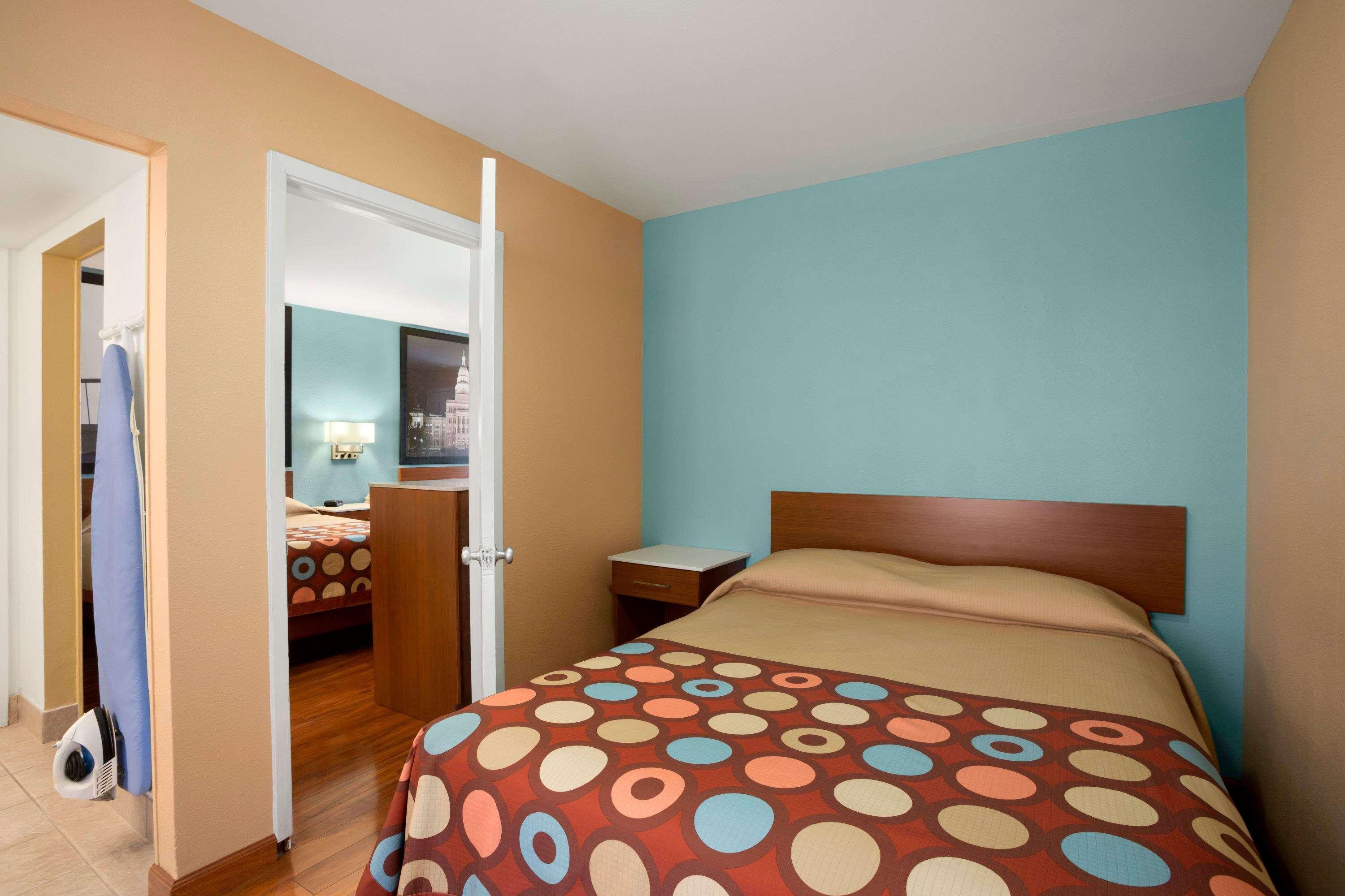 Motel Super 8 By Wyndham Downtown/capitol Area