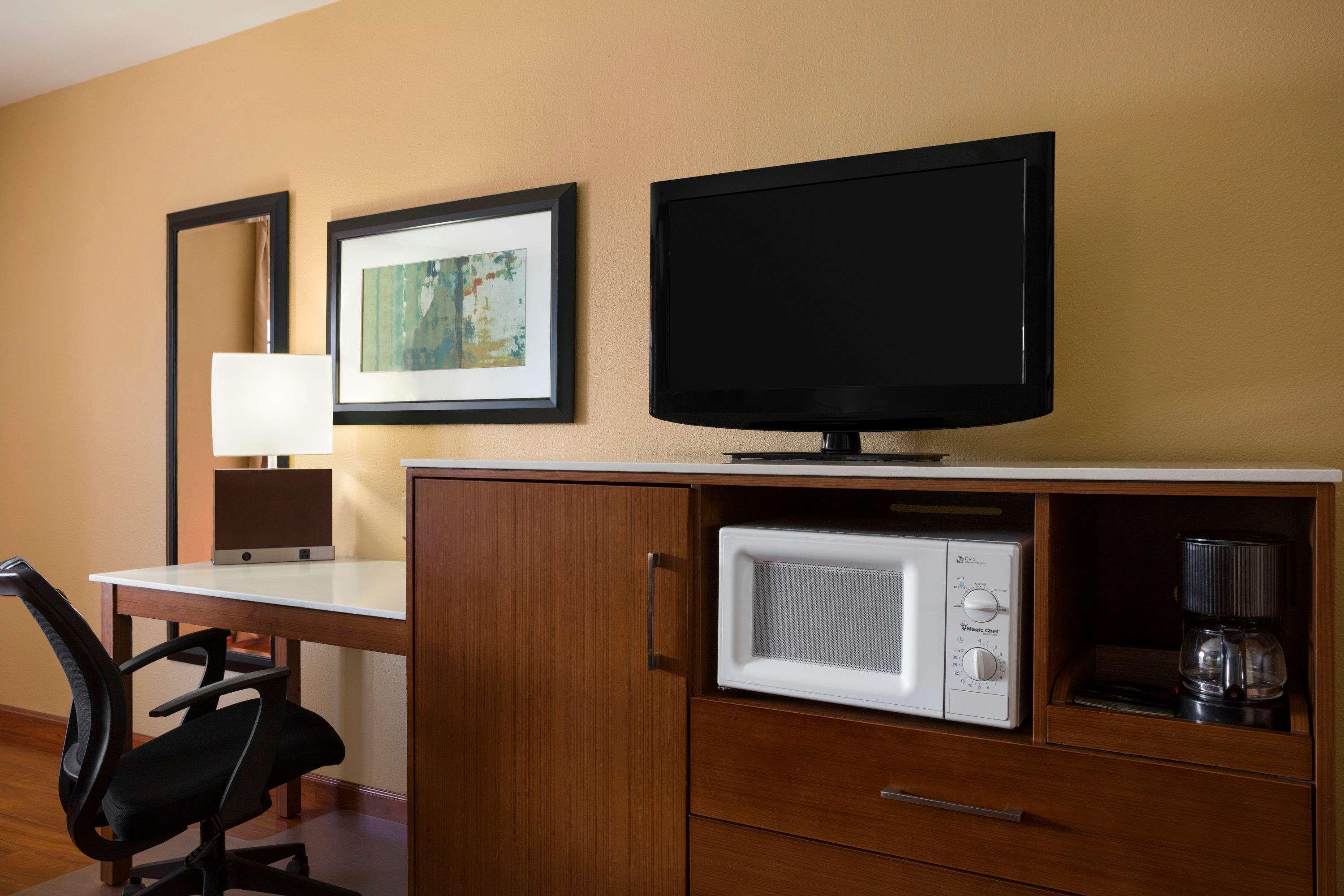 Super 8 By Wyndham Downtown/capitol Area