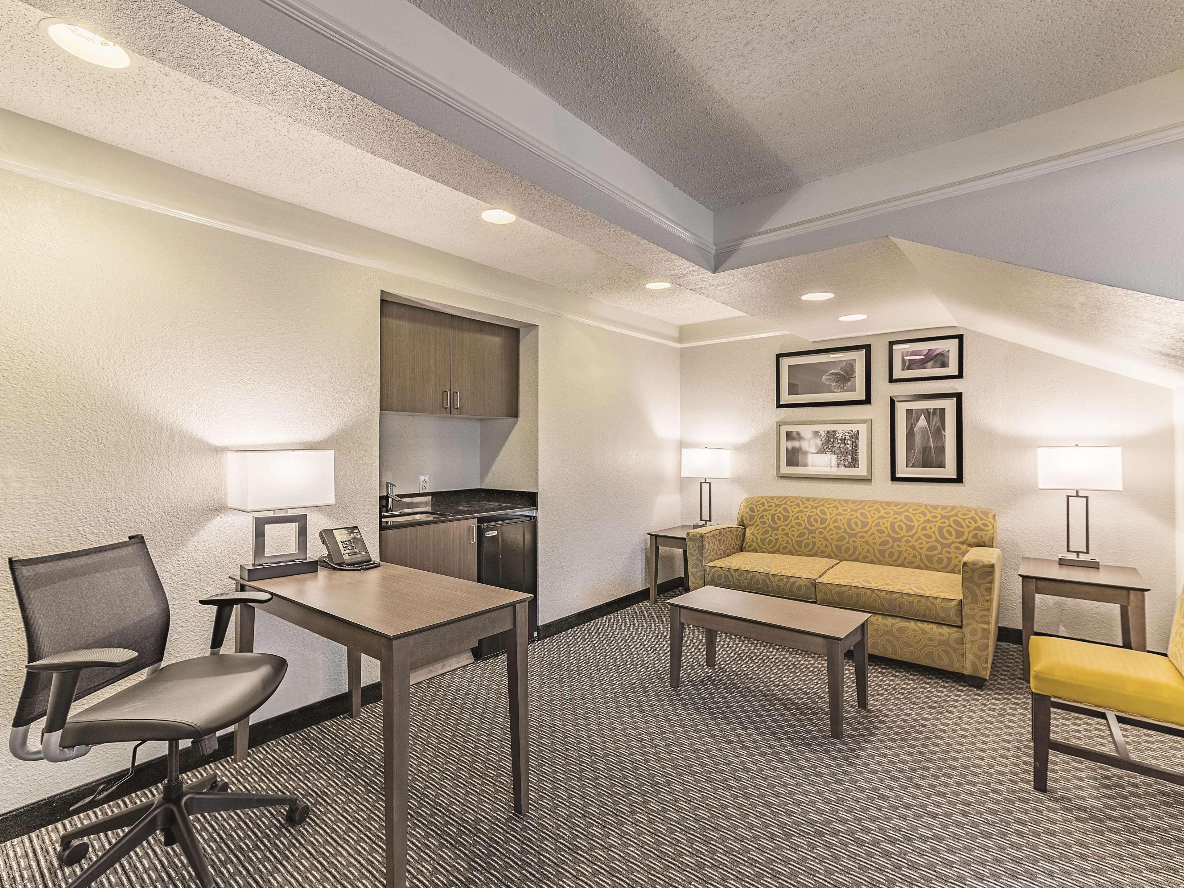 Hotel La Quinta By Wyndham At The Domain 3*