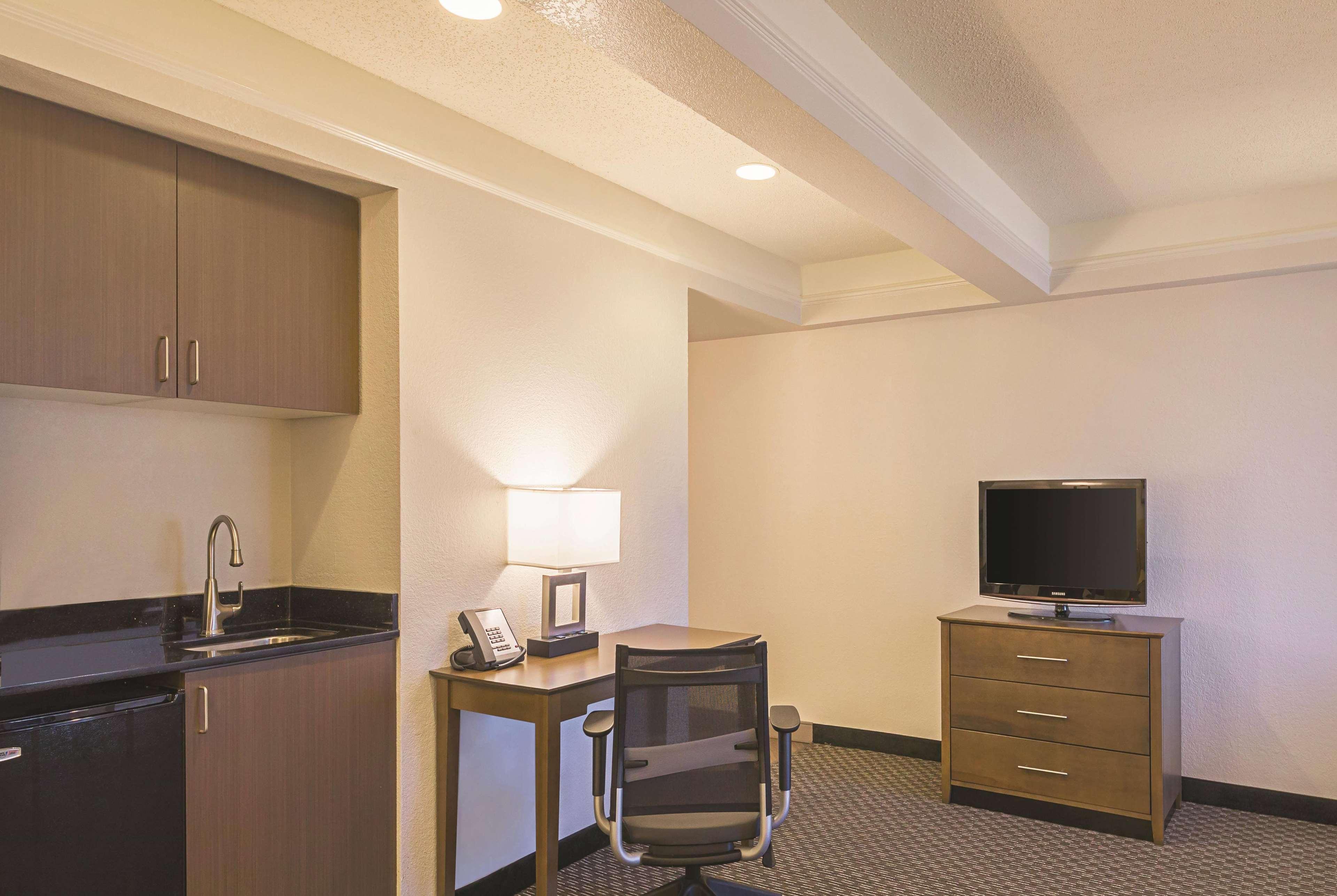 La Quinta By Wyndham At The Domain Hotel 3*
