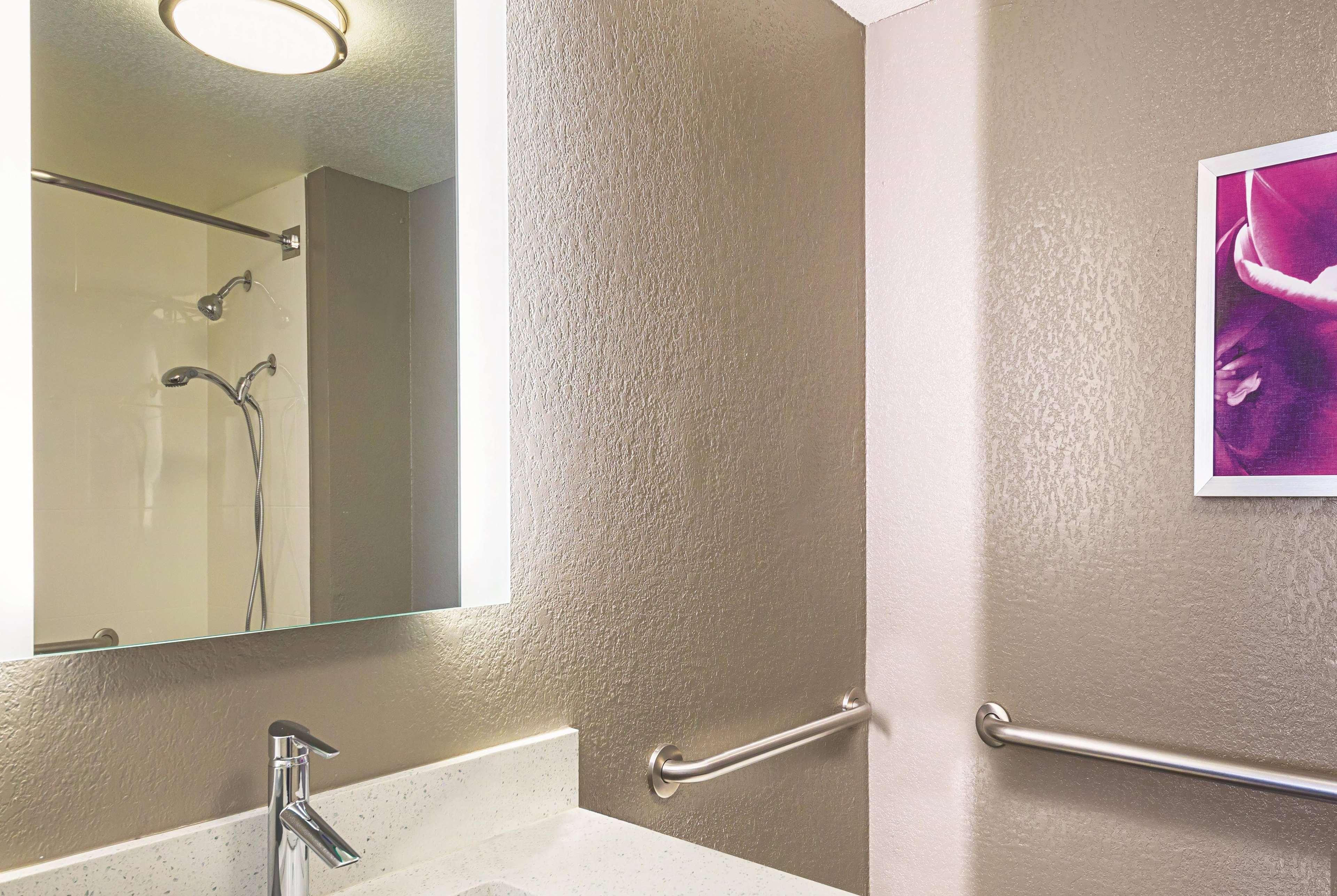 La Quinta By Wyndham At The Domain Hotel 3*