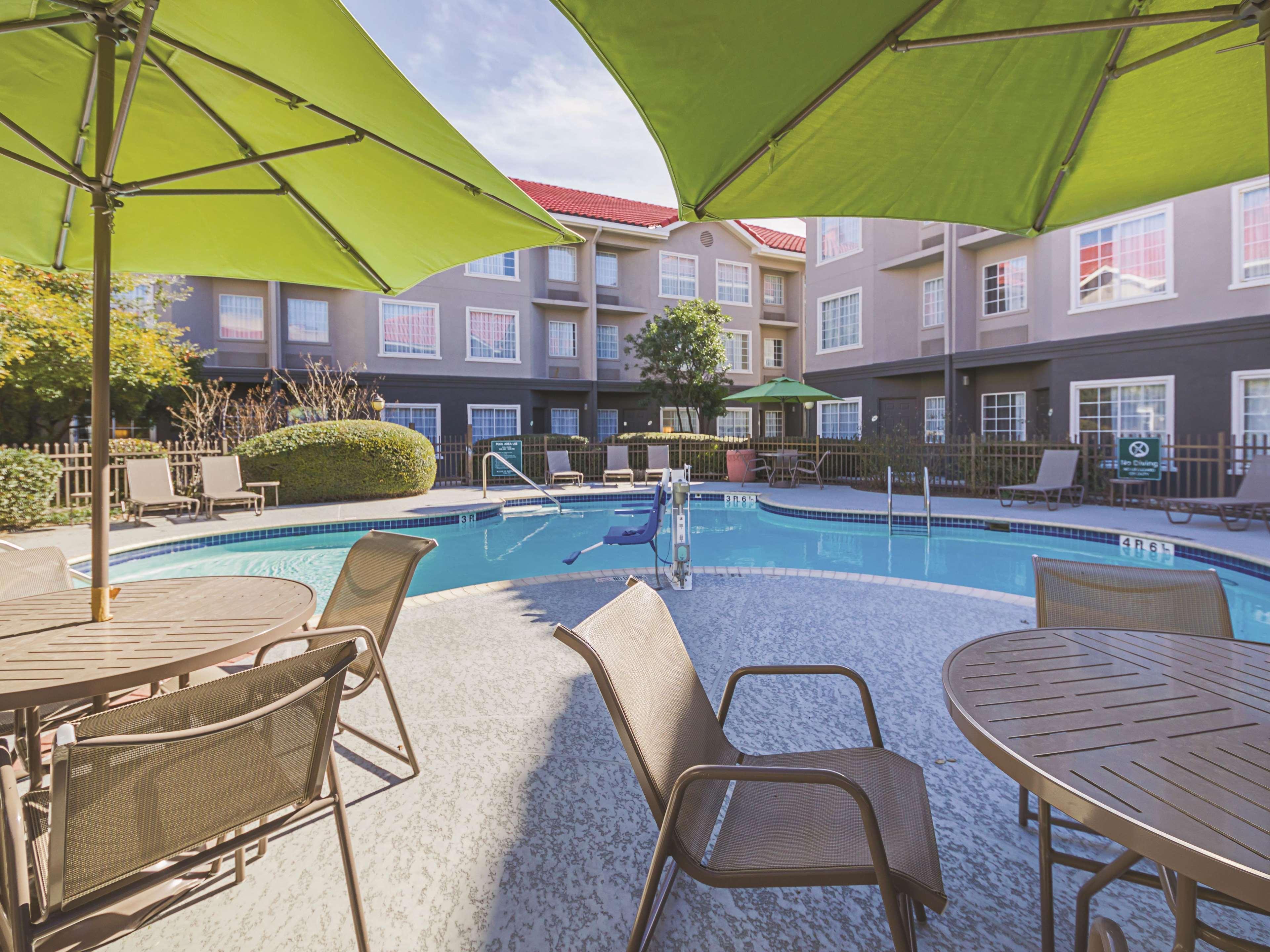 La Quinta By Wyndham At The Domain Hotel 3*