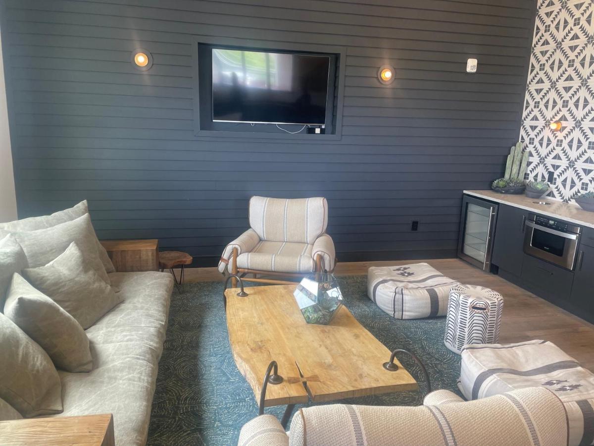 Apartment Perfect Getaway For Work Or Play! *