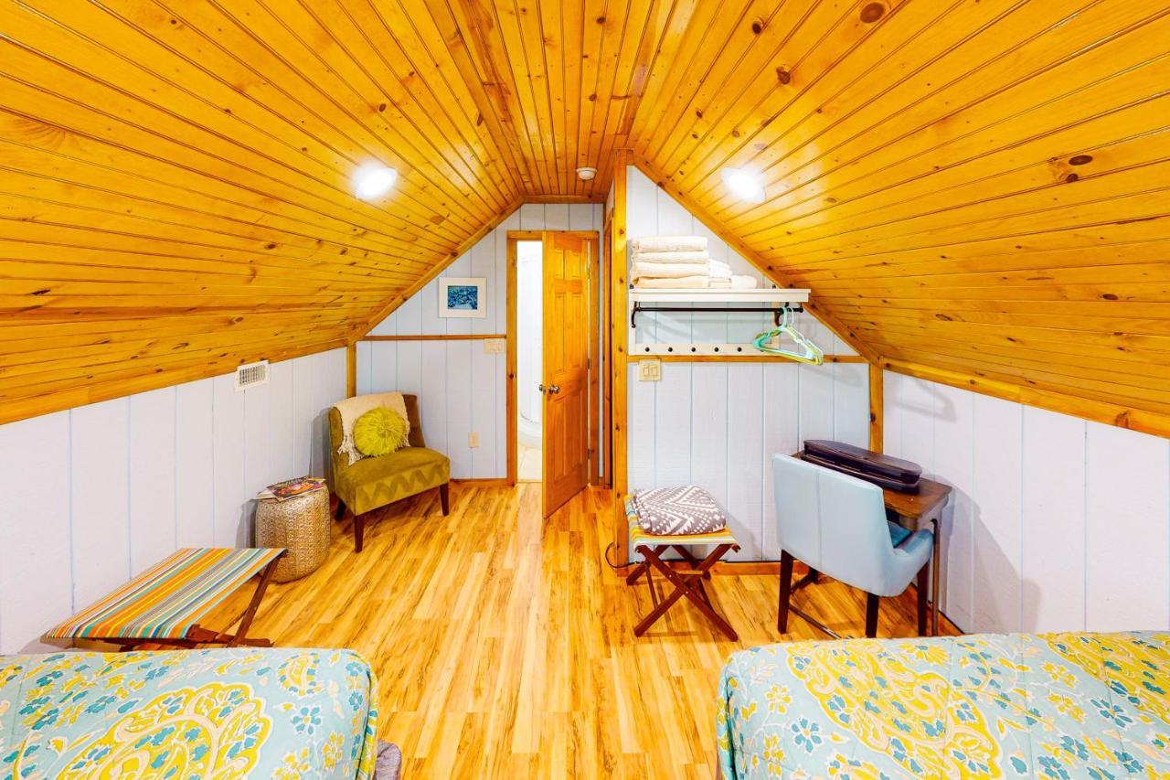 Cabin-style Book House & Writing Barn Holiday home
