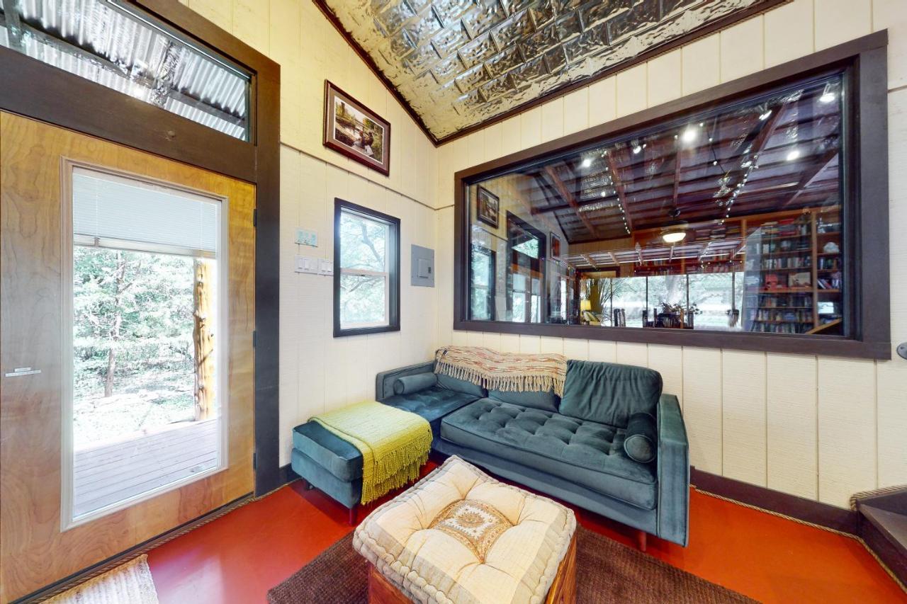 Cabin-style Book House & Writing Barn Holiday home
