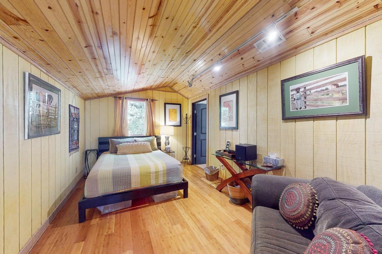Holiday home Cabin-style Book House & Writing Barn Austin