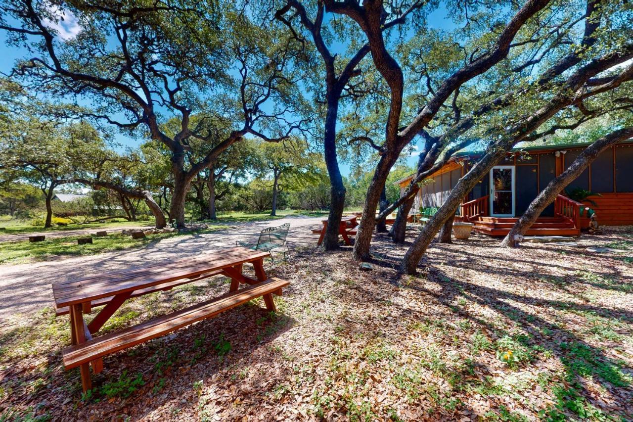 Holiday home Cabin-style Book House & Writing Barn *