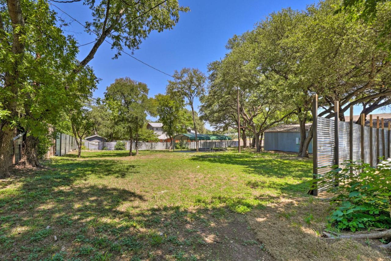 Holiday home Renovated With Yard About 9 Mi To Dtwn! *