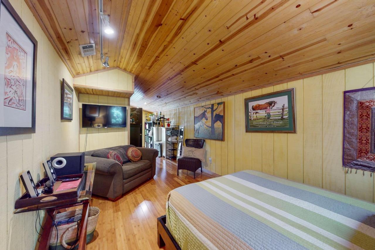 Cabin-style Book House & Writing Barn *