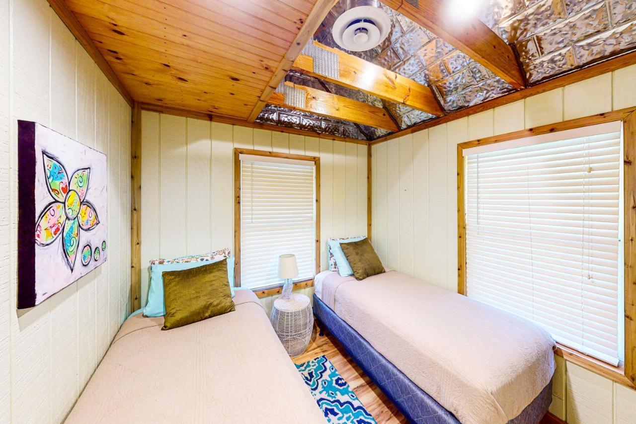 Cabin-style Book House & Writing Barn Holiday home