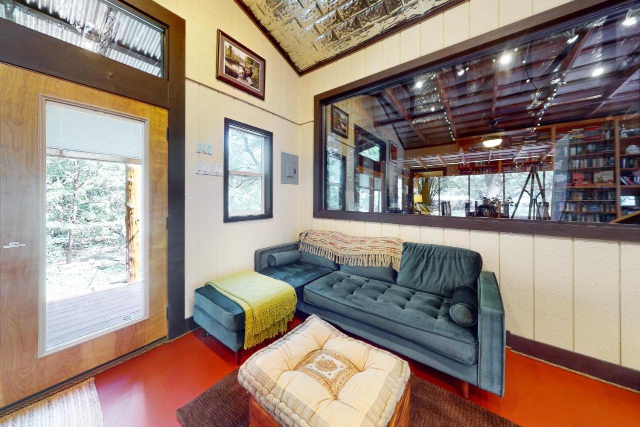 Holiday home Cabin-style Book House & Writing Barn Austin
