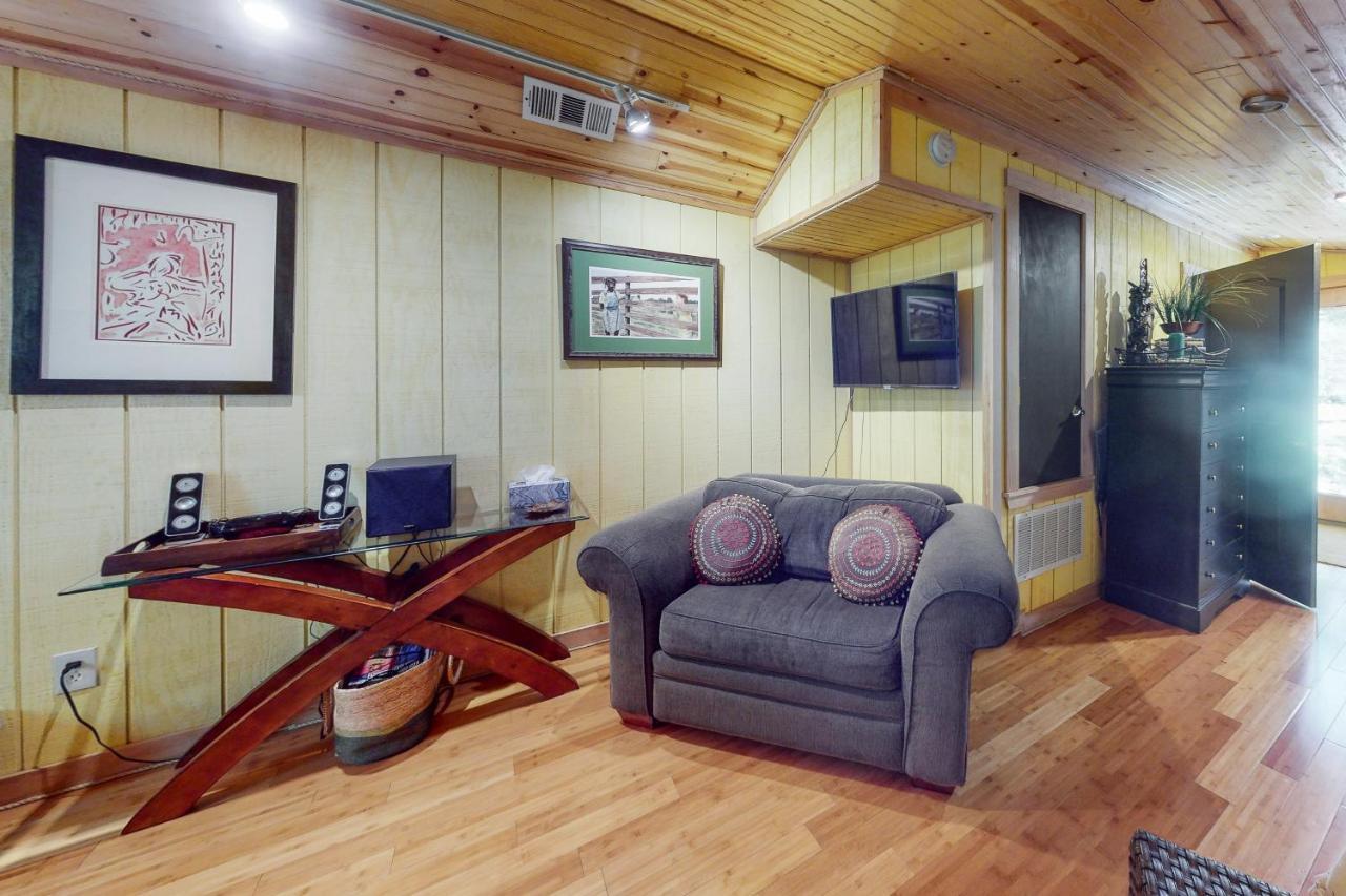 Cabin-style Book House & Writing Barn * Austin