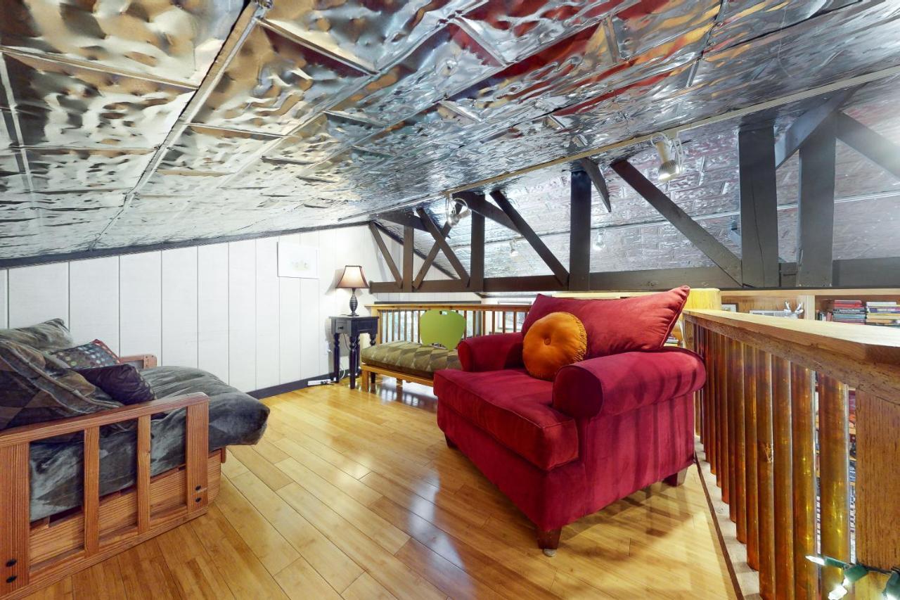 Holiday home Cabin-style Book House & Writing Barn