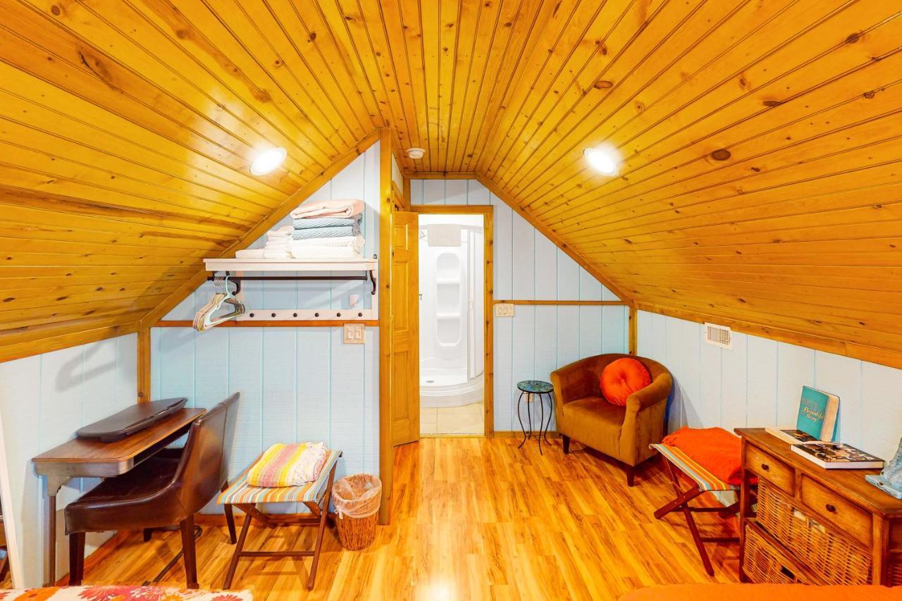 Cabin-style Book House & Writing Barn