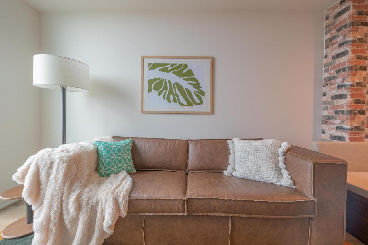Aparthotel Upscale Rainey St Homes - Peloton, Gym, Rooftop Pool, Wifi Included Austin