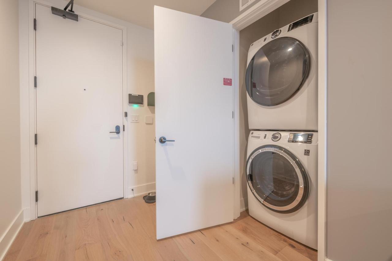 Upscale Rainey St Homes - Peloton, Gym, Rooftop Pool, Wifi Included