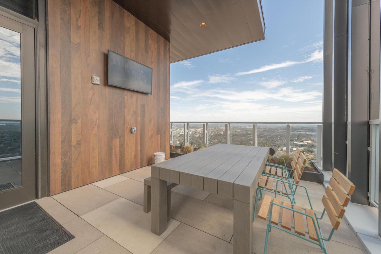 Upscale Rainey St Homes - Peloton, Gym, Rooftop Pool, Wifi Included