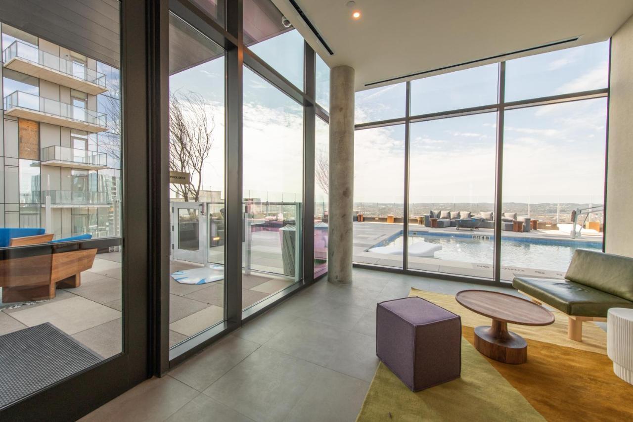 Upscale Rainey St Homes - Peloton, Gym, Rooftop Pool, Wifi Included *